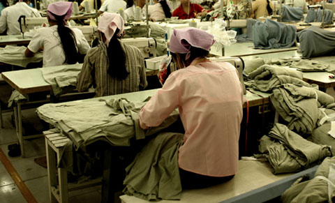 garment factory workers sewing Photo Credit: Liuser