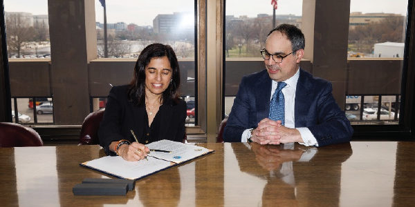 Solicitor of Labor Seema Nanda and Assistant Attorney General Jonathan Kanter of the Justice Departmentâs Antitrust Division sign a memorandum of understanding.