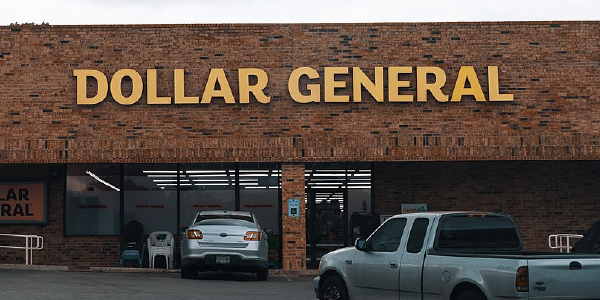 Vehicles sit in a Dollar General parking lot. Credit: Tony Webster, Wikimedia Commons.