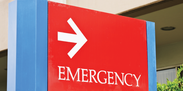 Sign pointing to the hospital emergency room. 