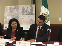 Travis Clark, director of OSHA's Corpus Christi Area Office signs alliance renewals with Consul General of Mexico, Carolina Zaragoza Flores in Laredo, Texas. 