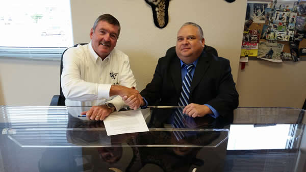 Thad Steele (left), president of T&T Staff Management Inc., and Diego Alvarado Jr. (right), area director in El Paso for the U.S. Department of Labor's Occupational Safety and Health Administration, signing the alliance agreement today at the T&T Staff Management's office in El Paso. 
